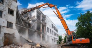 Промышленный демонтаж зданий Сланцы, цена от 2910 руб.